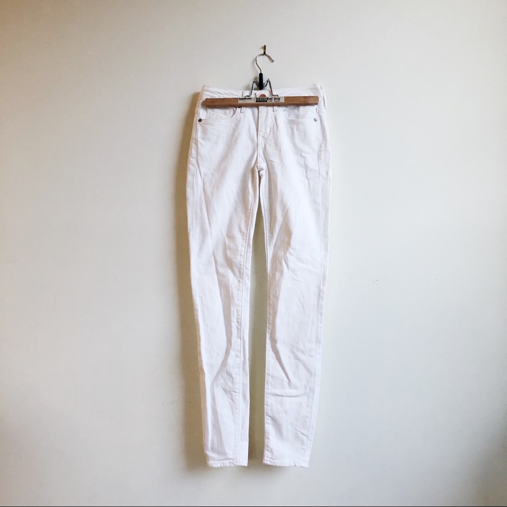 NWOT Levi’s empire skinny white jeans